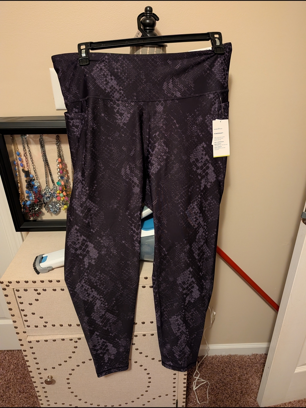 BNWT Old Navy High-Rise Snake-Print Leggings in Black and Gray XXL